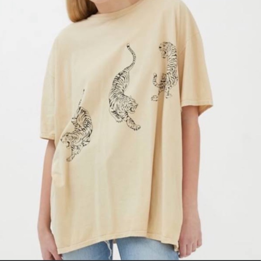 Oversized Tee Urban Outfitters NWT